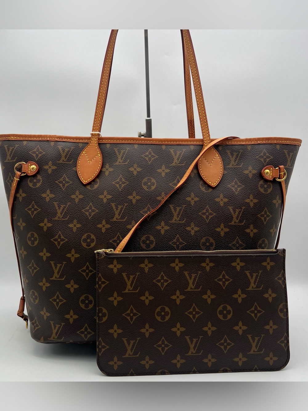 Louis Vuitton Neverfull MM with Pouch in brown monogram canvas with gold metal